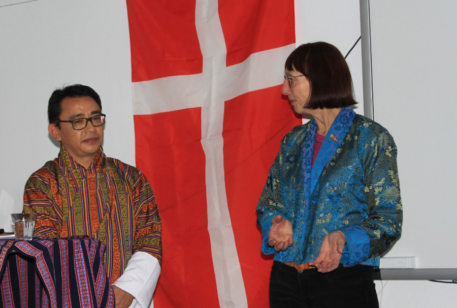 Ministerråd Tenzin Rondel Wangchuck, Bhutans Ambassade i Bruxelles, og forkvinde Ellen Buch-Hansen.